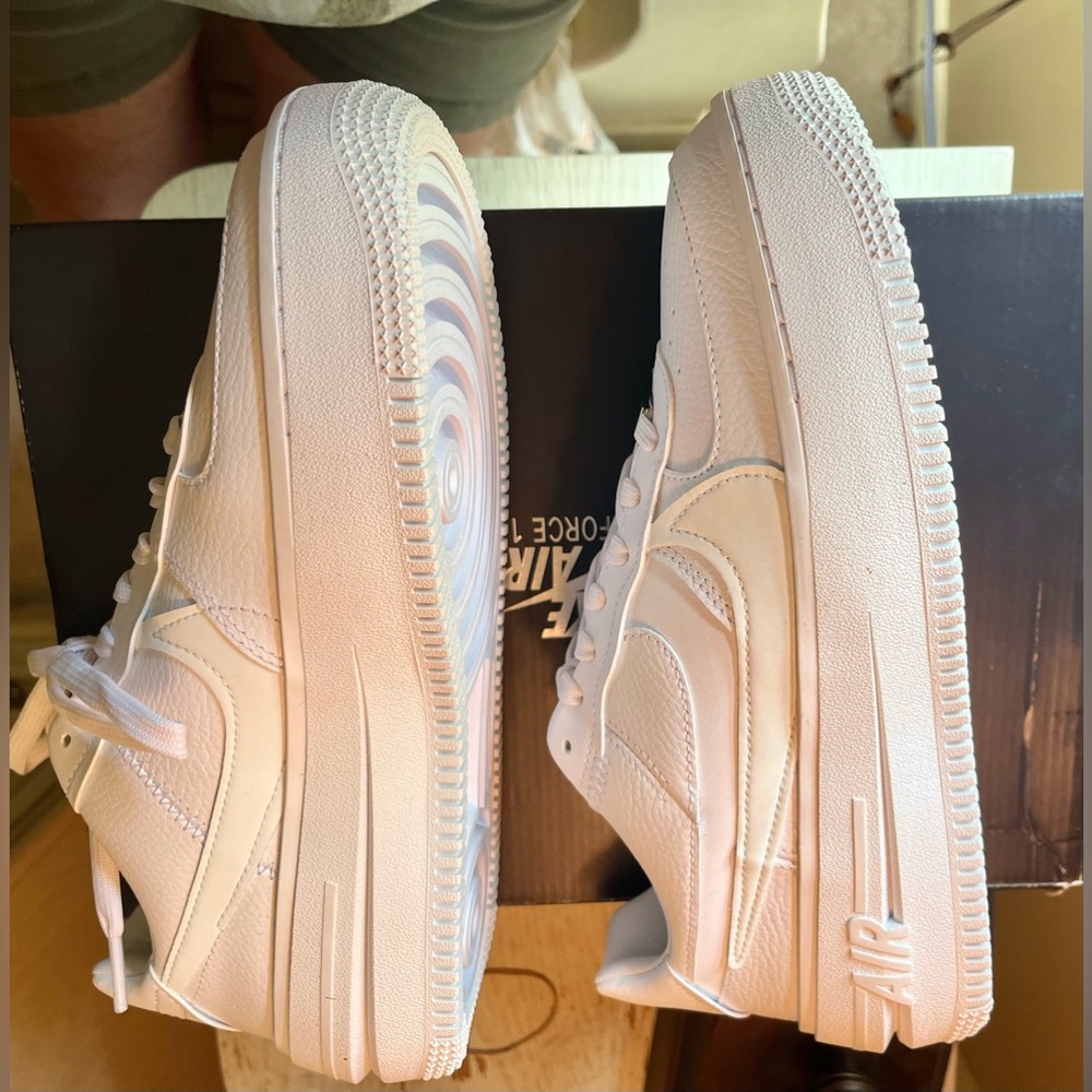 Women’s Air Force 1’s Platform Triple White Size 9 NEW in Box - Picture 4 of 9
